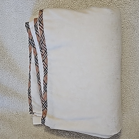 ❣️Burberrys Blanket❣️ - Picture 4 of 11